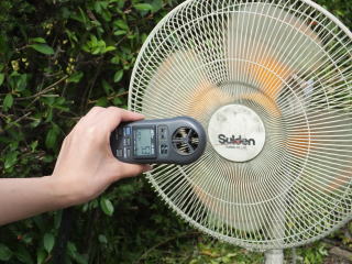 sub35s-08s ＜発電丸＞ソーラー発電＋風力発電機 ＫＢ１６０非常時の電源 (スマートフォンや携帯電話など）
